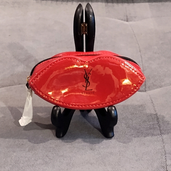 NWT YSL LIP 💋 SHAPE ZIPPERED POUCH WITH MIRROR - Picture 11 of 16